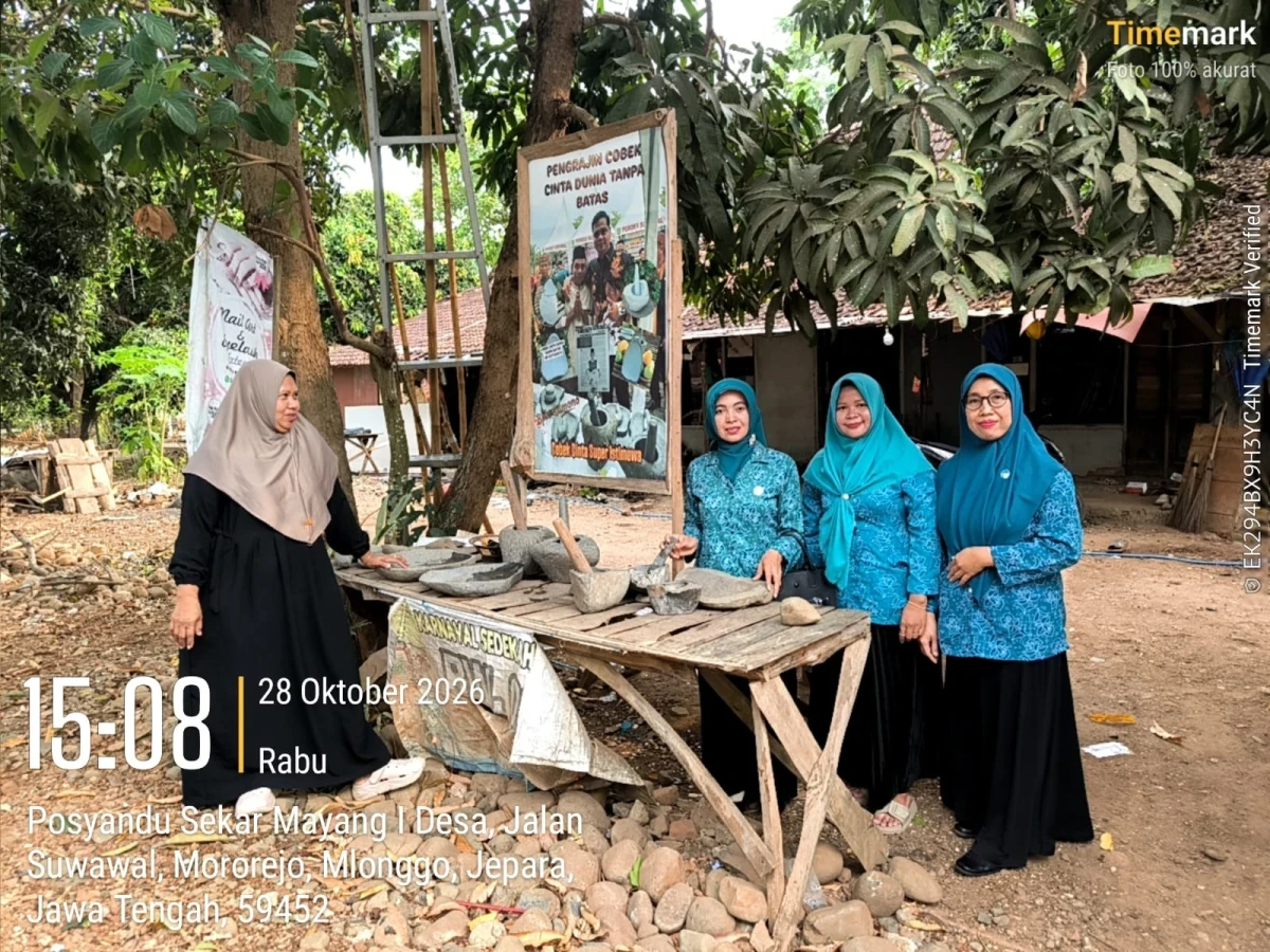Ketua Dekranasda Kecamatan Mlonggo Kunjungi UMKM Kerajinan Batu Sungai di Desa Mororejo 