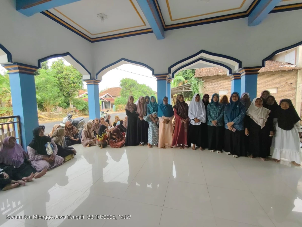 Ketua TP PKK dan Camat Mlonggo Laksanakan Pembinaan PKK di Desa Mororejo