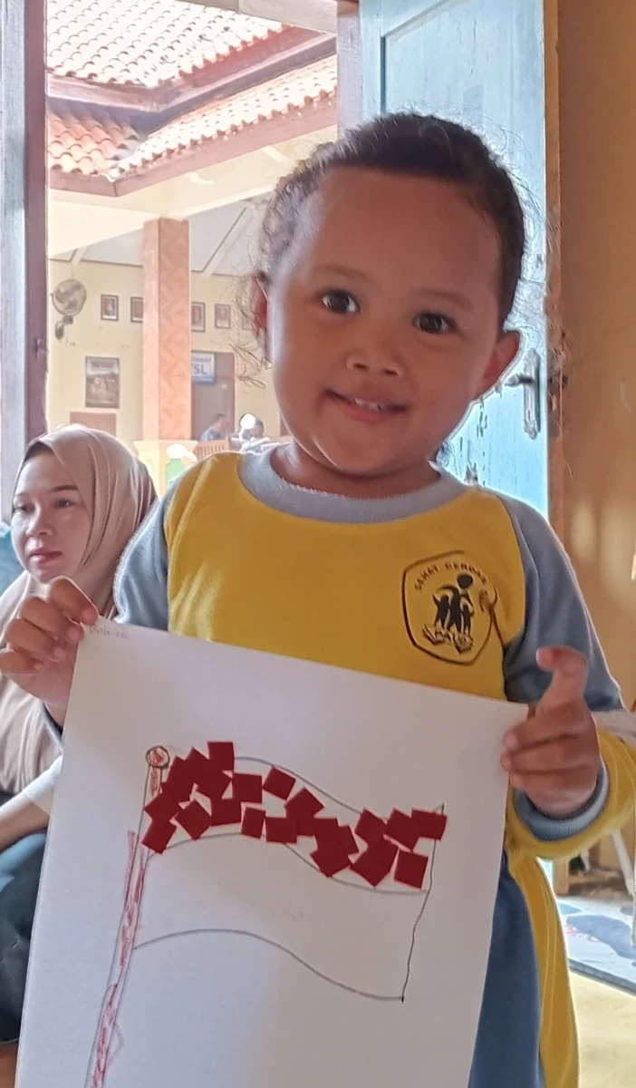 Kreativitas Cilik Mengobarkan Semangat Kebangsaan: Kegiatan Kolase Bendera Merah Putih di Pos PAUD Ceria Karanggondang