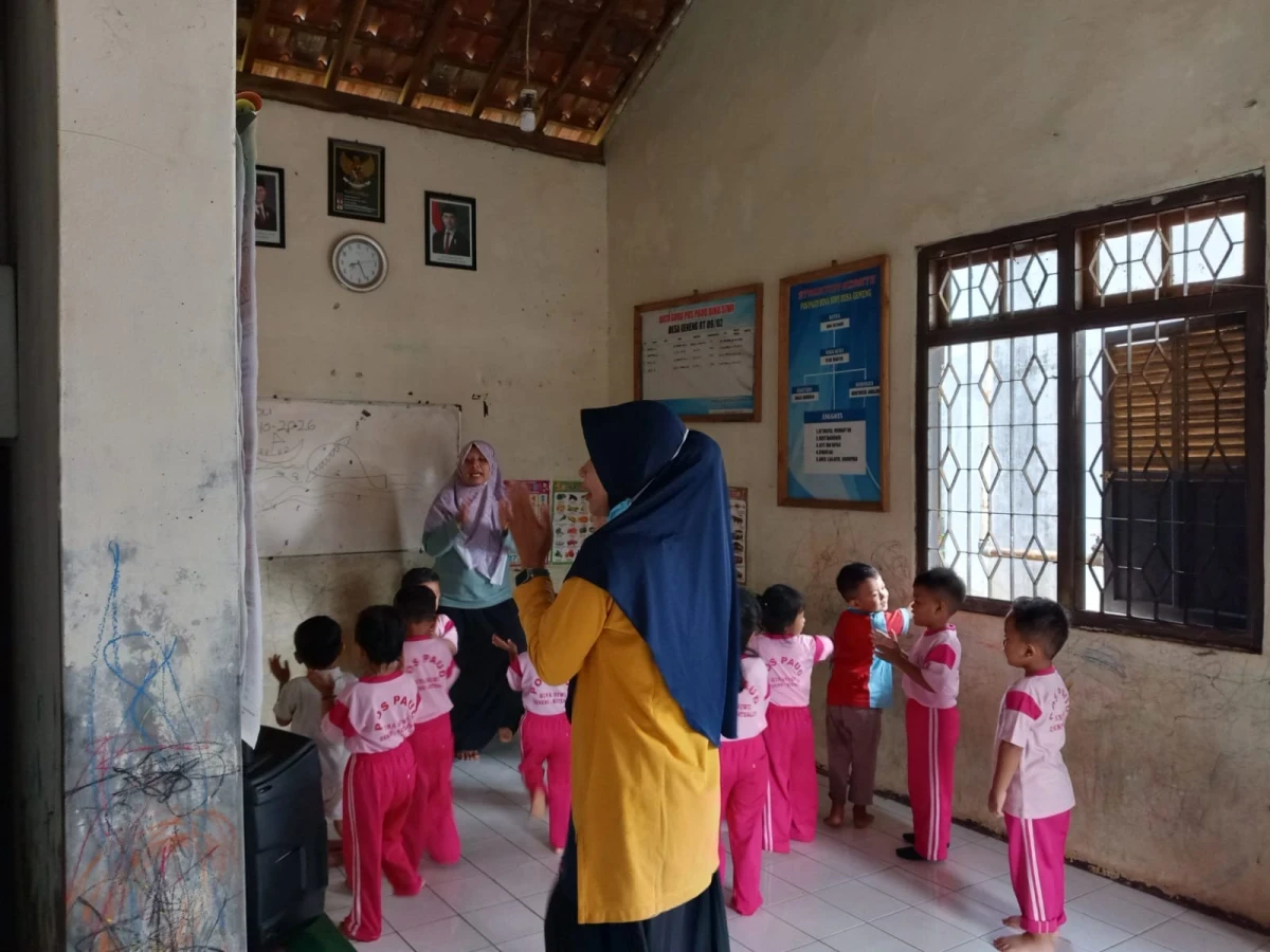 Kegiatan pembelajaran pos PAUD bina siwi desa geneng