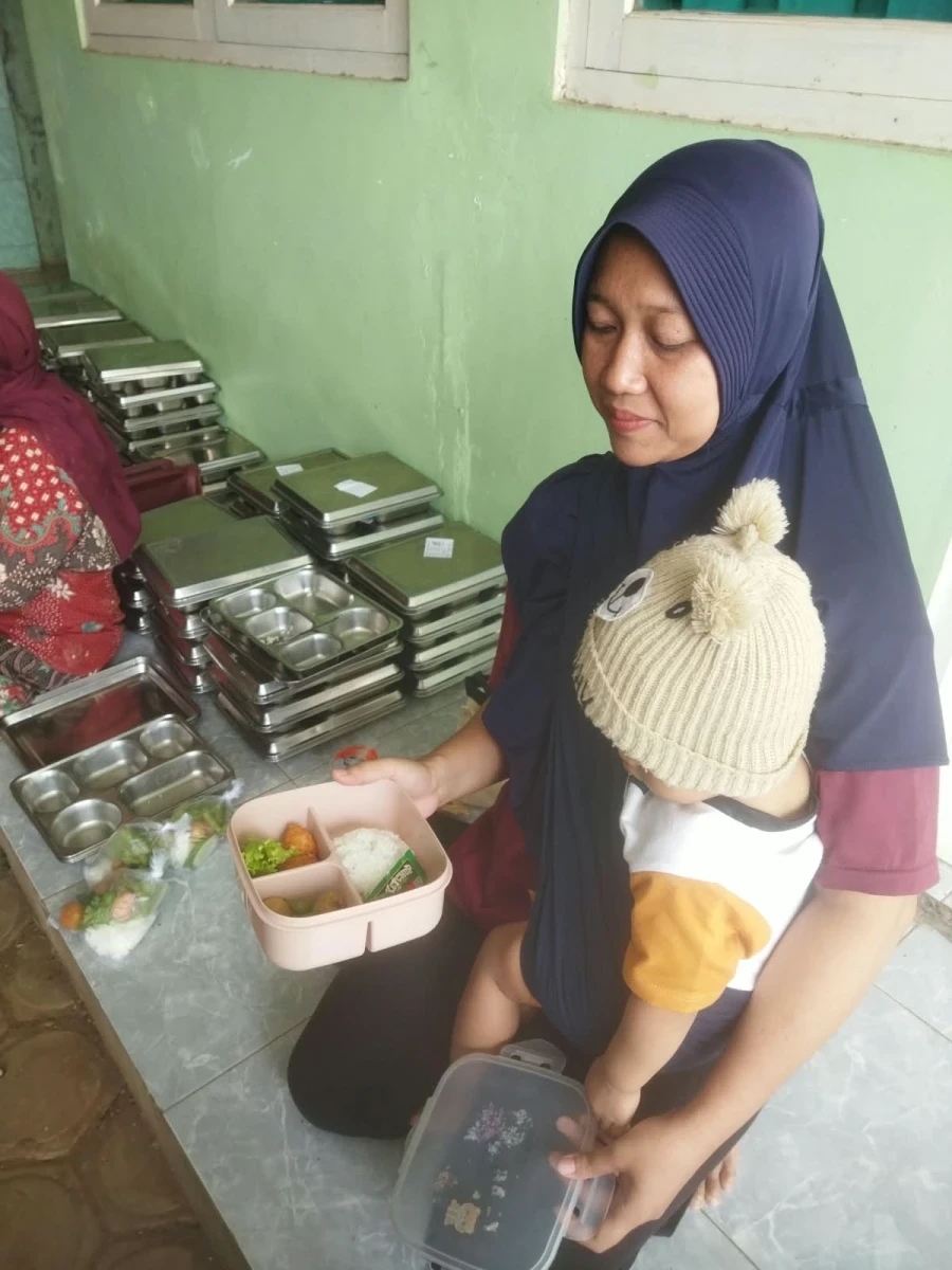 PEMBAGIAN MBG DI POS 1