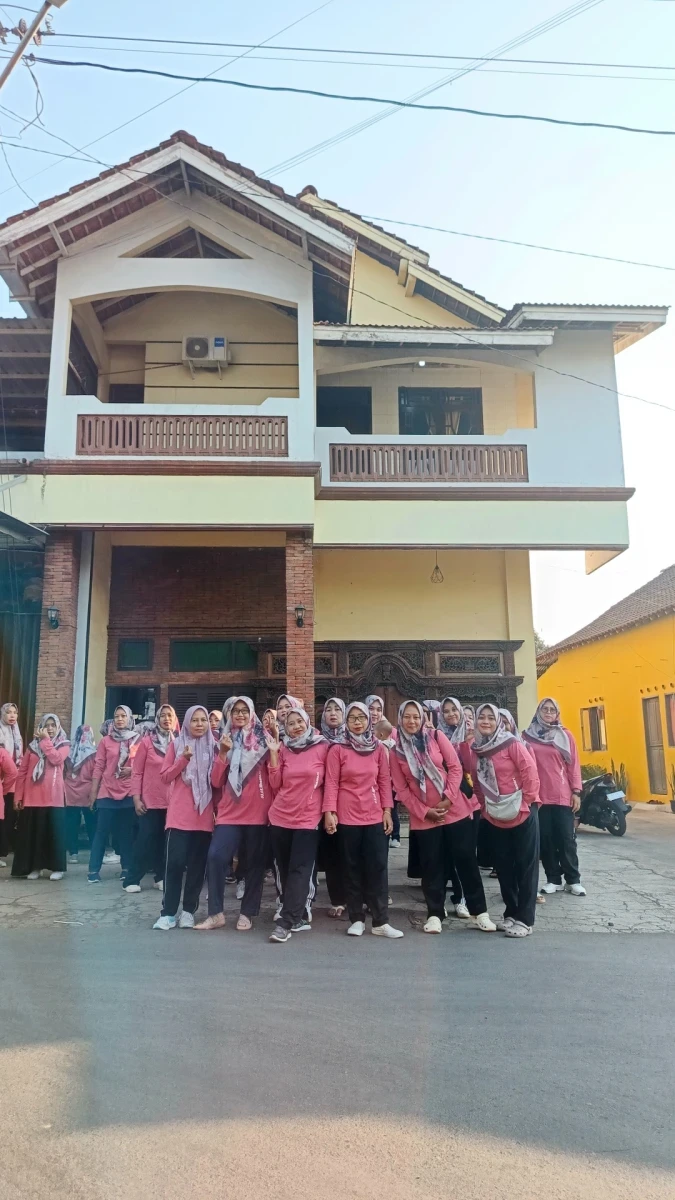 Pertemuan Rutin PKK RT 3 RW 5 Wonosari Tahunan. PKK awal Bulan mlaku mlaku ning Lingkungan