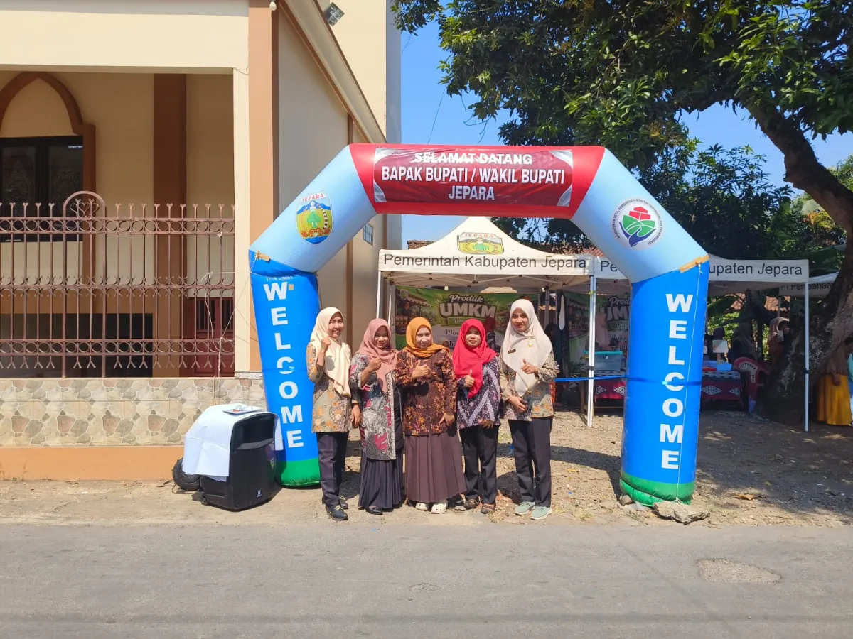 Keikutsertaan Dekranasda dalam Mendukung Pengembangan UMKM Lokal pada Kegiatan Jumat berangkat