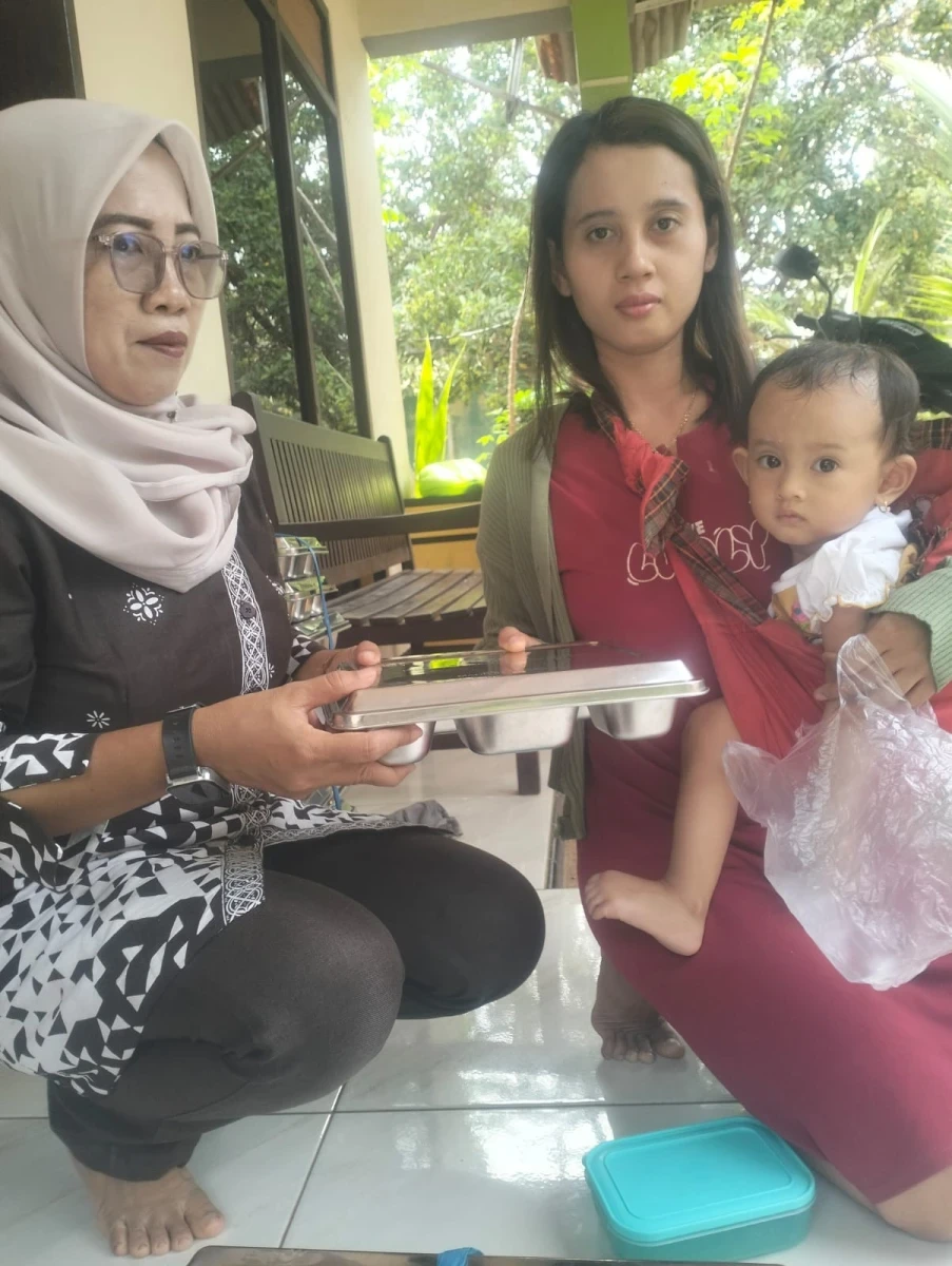 Pendistribusian Makanan Bergizi Gratis (MBG) di Posyandu Nusa Bhakti V Desa Kawak