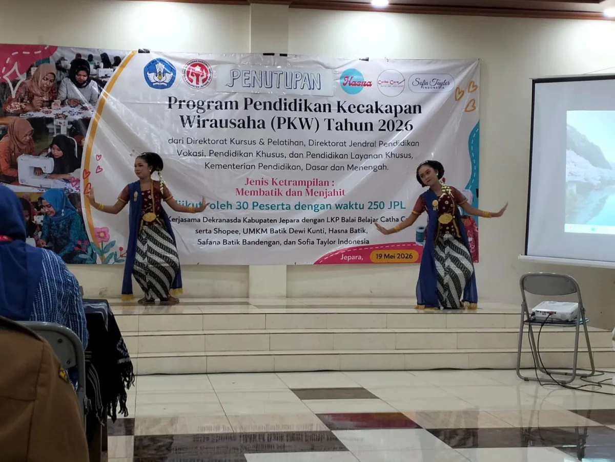Perwakilan Dekranasda Kecamatan Pakis Aji Hadiri Penutupan Program Pendidikan Kecakapan Wirausaha (PKW) 2026