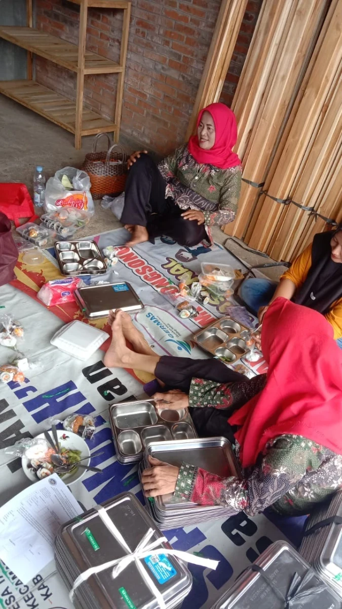 kegiatan pendistribusian  rw 1 dukuh Randusari dengan tujuan balita,bumil,busui
