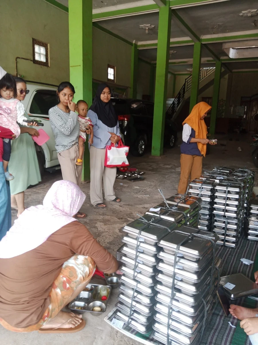 PEMBAGIAN MBG DI POS 2
