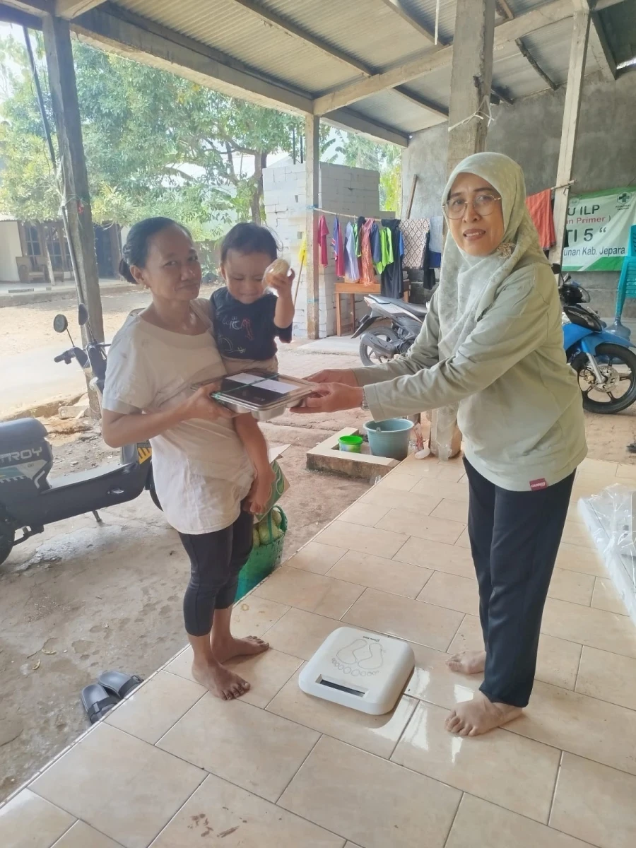 PEMBAGIAN MBG DI POS 5