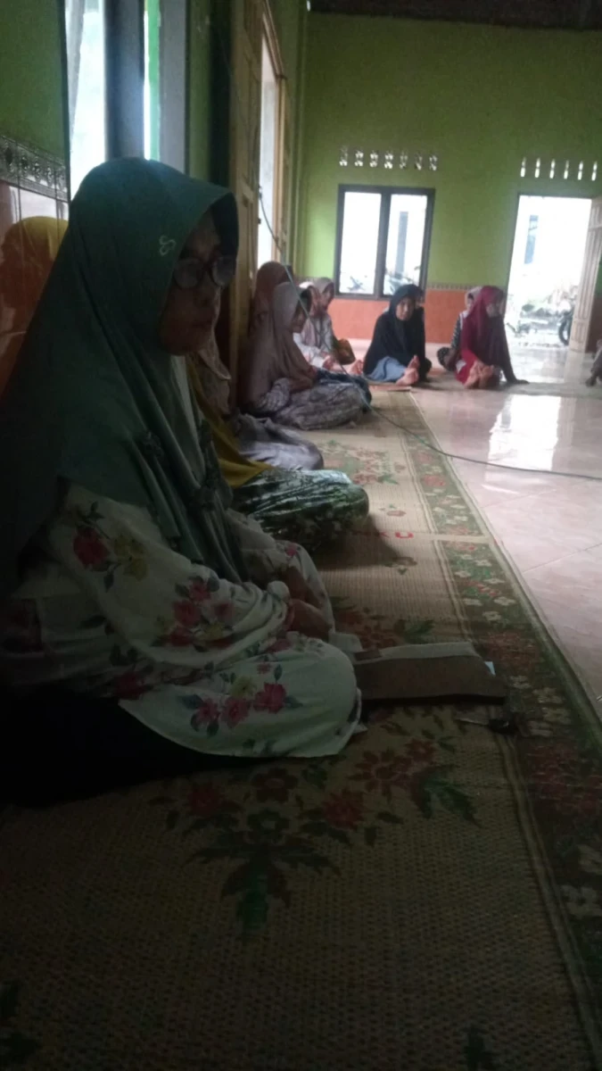 PENGAJIAN RUTIN IBU-IBU PKK RW 01 DESA DERMOLO