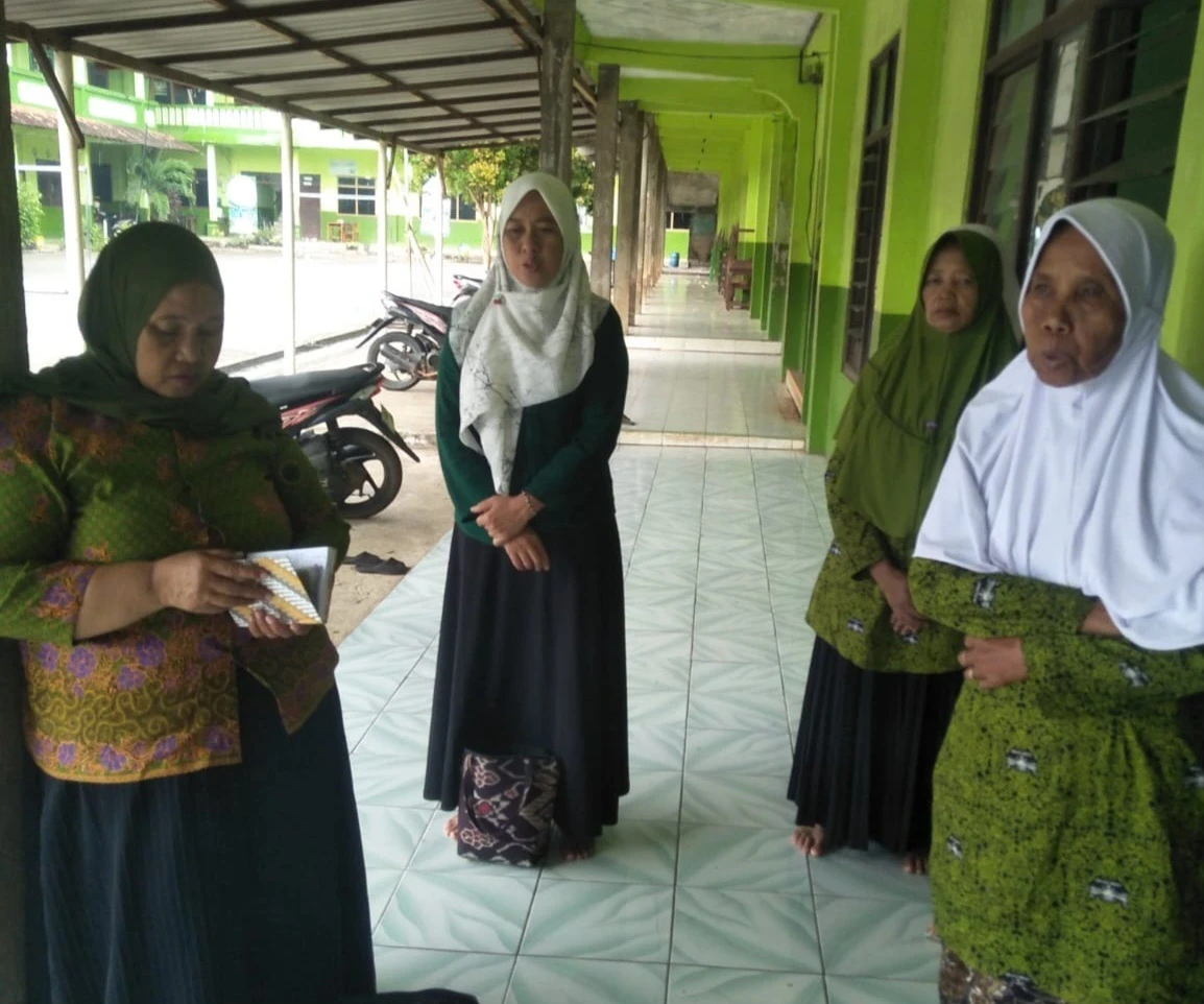 Merajut Silaturahmi dan Keimanan, Ibu-Ibu Pengajian Karanggondang Gelar Rutin Jumat Kliwon di MI Karanggondang