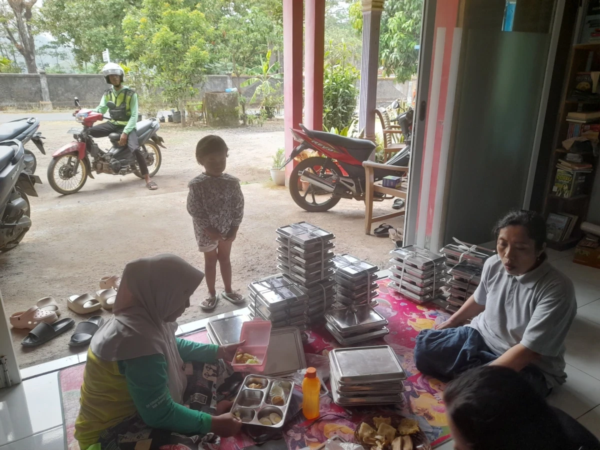 MAKANAN BERGIZI GRATIS