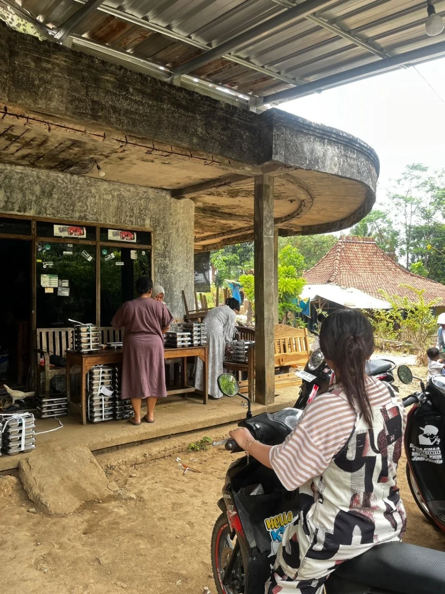 MAKANAN BERGIZI GRATIS