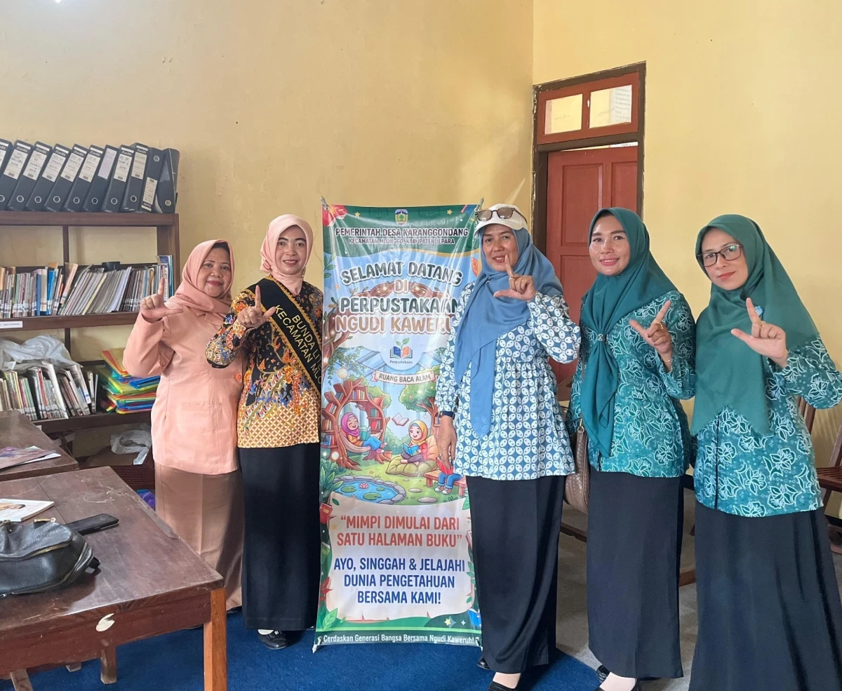 Perkuat Budaya Literasi, Ketua TP PKK Kec. Mlonggo dan Desa Karanggondang Kunjungi Perpustakaan Ngudi Kaweruh