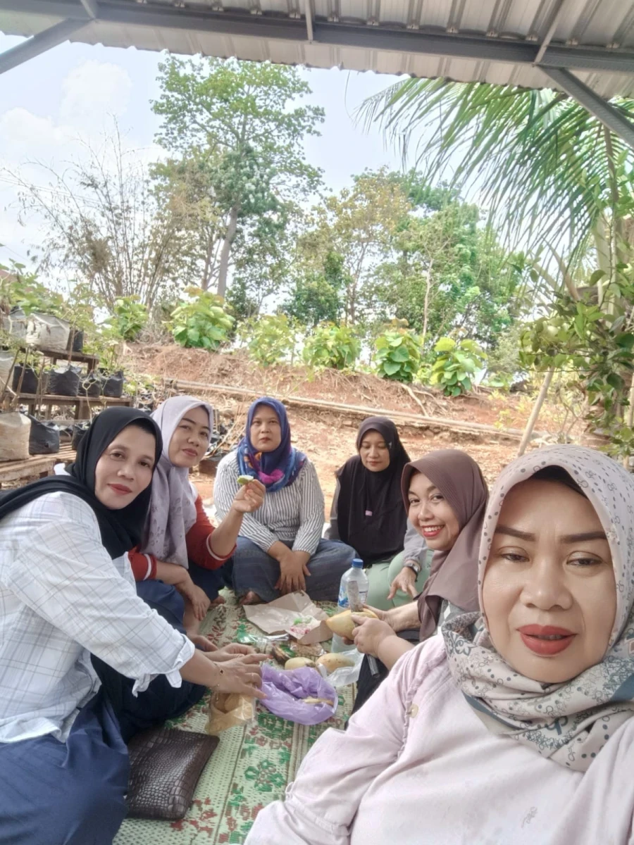 PERTEMUAN RUTIN BULANAN KELOMPOK WANITA TANI (KWT) LESTARI MAKMUR DESA MAMBAK