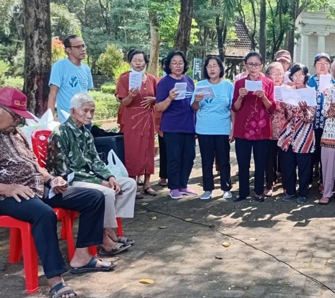 Menjaga Iman yang Teguh di Senja Usia: Ibadah Padang Lansia GITJ Kedung Penjalin di TMP Jepara