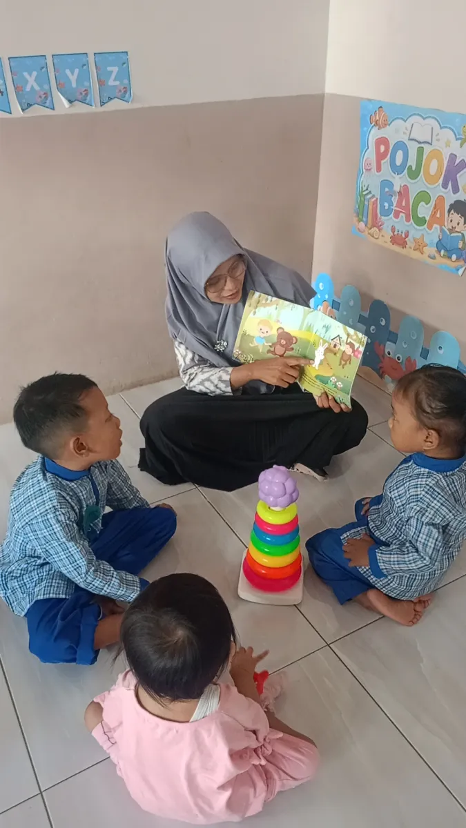 Bunda literasi sengonbugel mengenalkan gambar bercerita 
