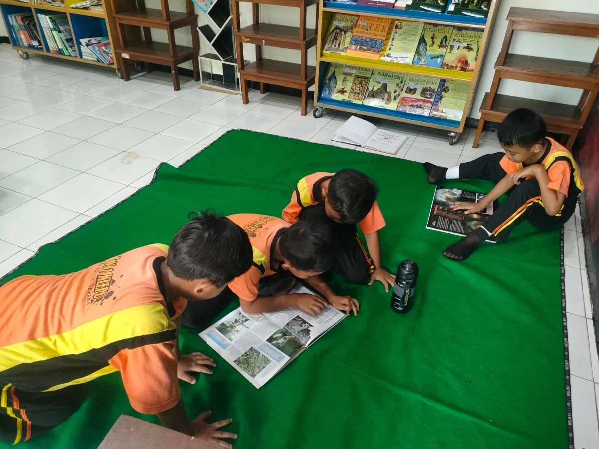 Gemar membaca murid SDN 1 klepu
