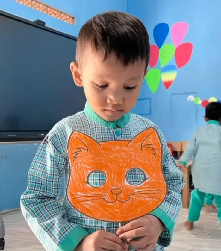 Kreativitas Cilik TK & KB Ar Roudhoh: Mengasah Keterampilan Motorik Lewat Kegiatan Mewarnai dan Menggunting