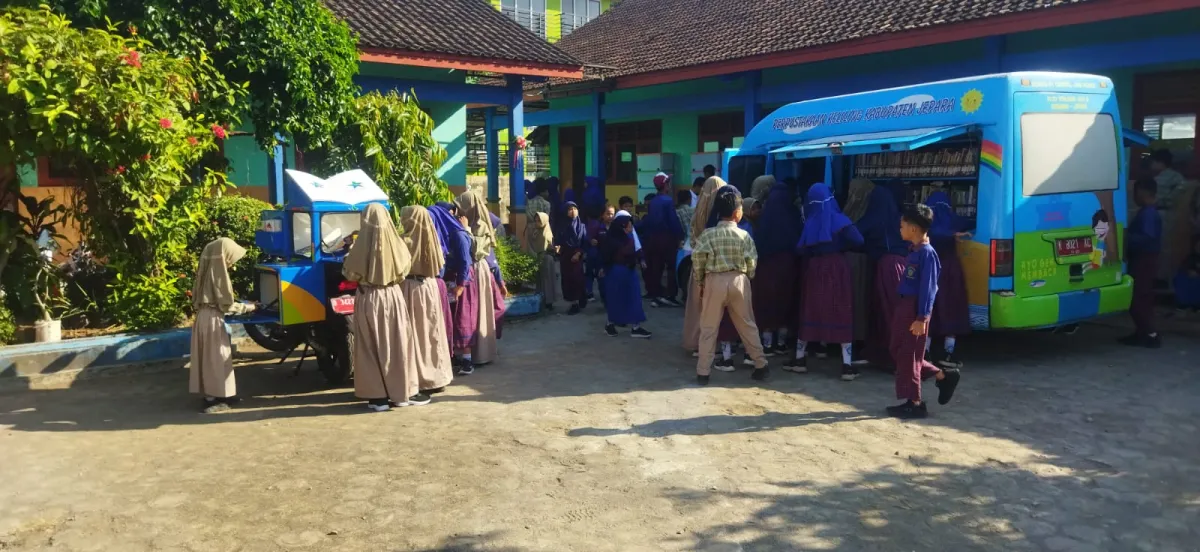 Literasi Goes To Bulan di SDN 4 Sinanggul