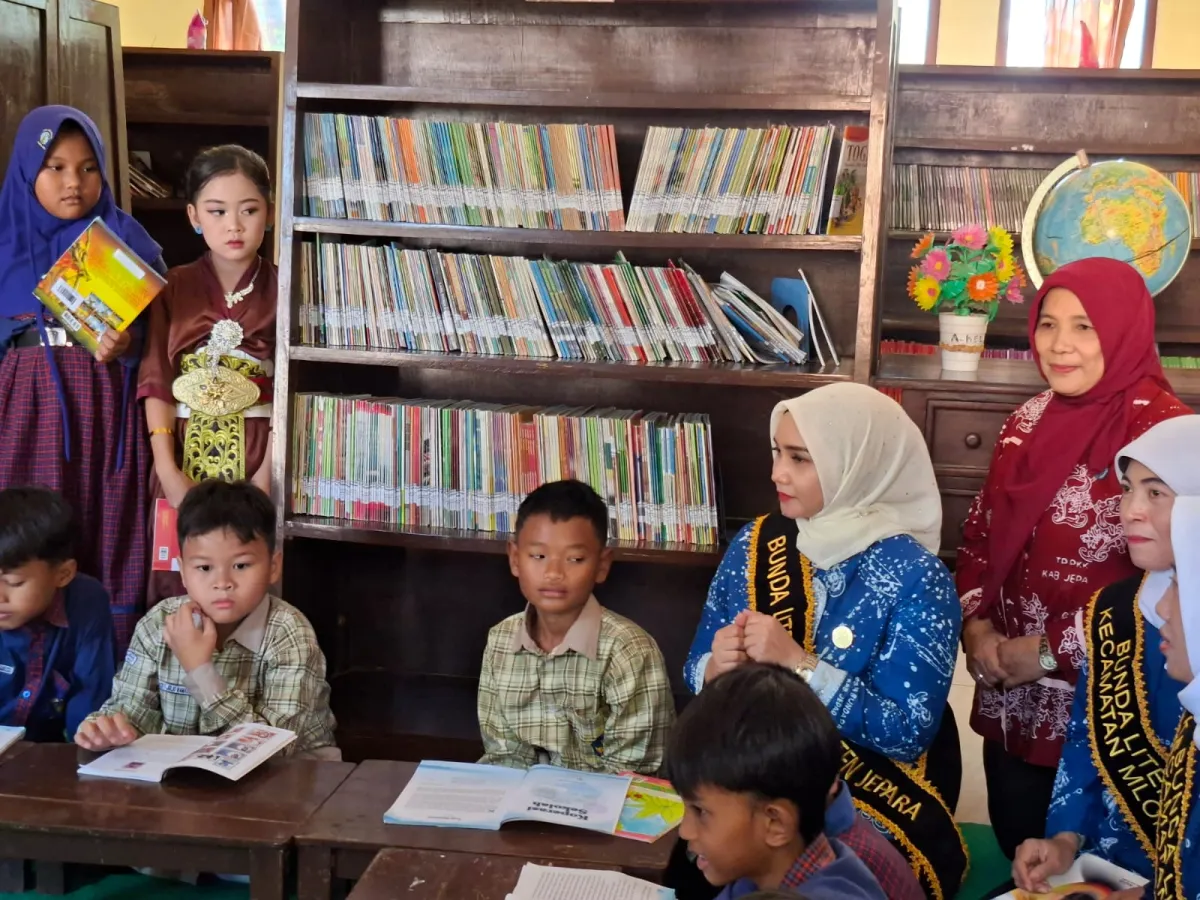 Pokja II TP PKK Kabupaten Jepara mendampingi Bunda Literasi Kabupaten Jepara kunjungan ke SD Negeri  Sinanggul 4 Mlonggo