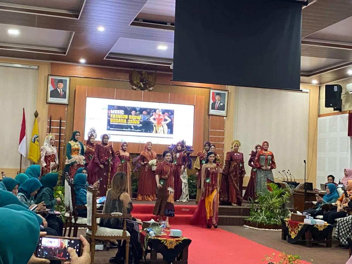 Kreativitas Pokja III PKK Kecamatan Welahan dalam Lomba Desain Baju Troso