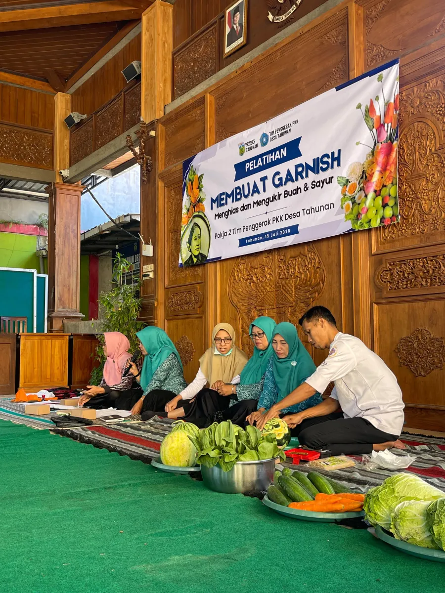 Pelatihan Garnish dari sayur dan Buah