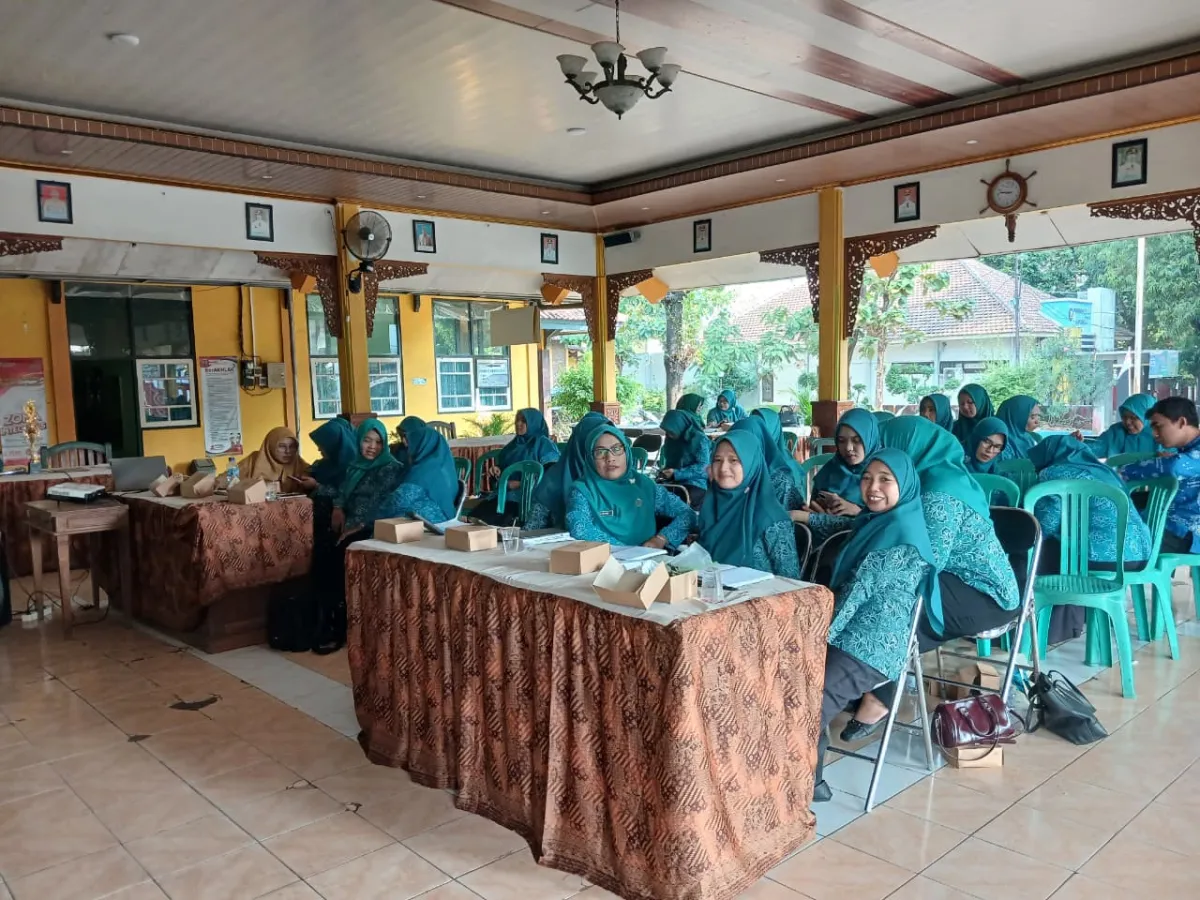 Ketua dan Sekretaris TP PKK Desa Tahunan Hadiri Sosialisasi dan Bimtek Aplikasi Smart Kartini