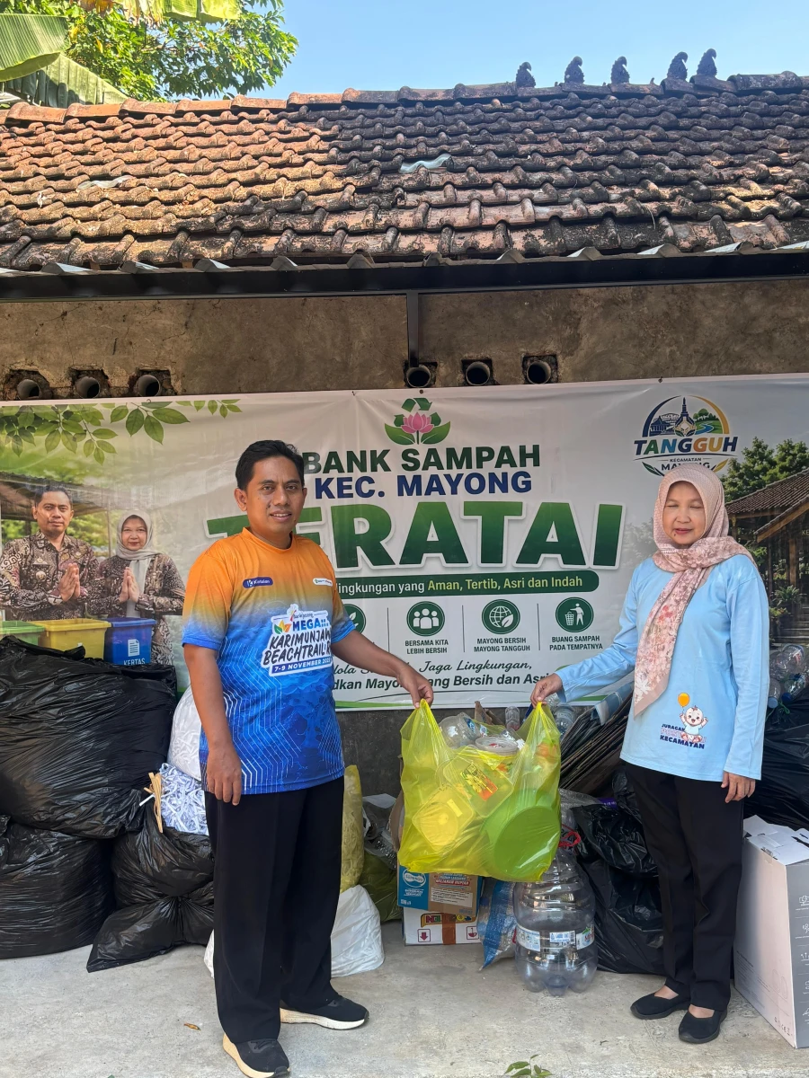 Menabung Sampah, Ketua TP PKK Mayong Ajak Masyarakat Terapkan Gaya Hidup Ramah Lingkungan