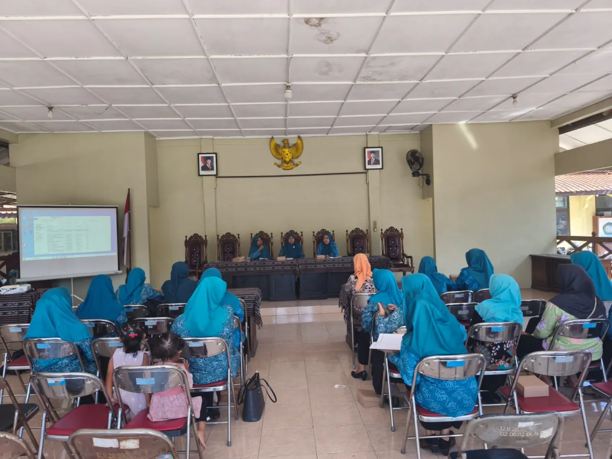 RAKOR TP PKK KECAMATAN DENGAN KETUA TP PKK DESA DAN ORGANISASI SE KECAMATAN WELAHAN DILANJUTKAN SOSIALISASI PENTINGNYA IMUNISASI BAGI KESEHATAN DAN TUMBUH KEMBANG BALITA