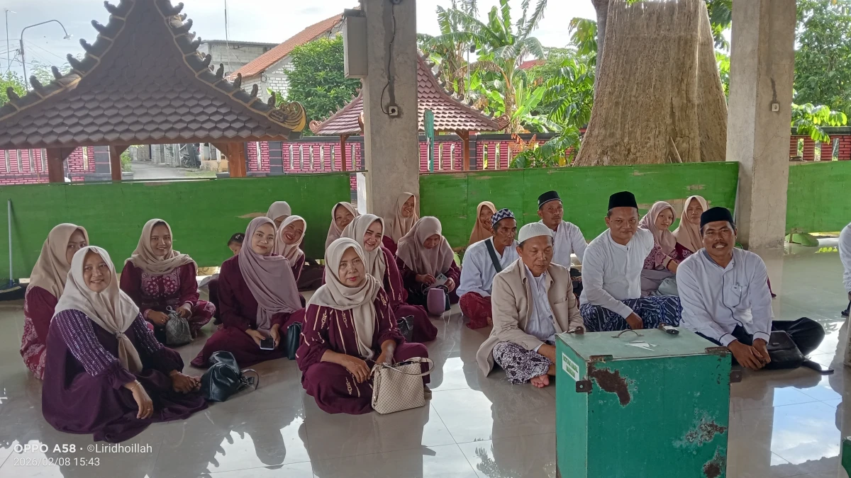 Ziarah Bersama di Makam leluhur Teluk Awur 