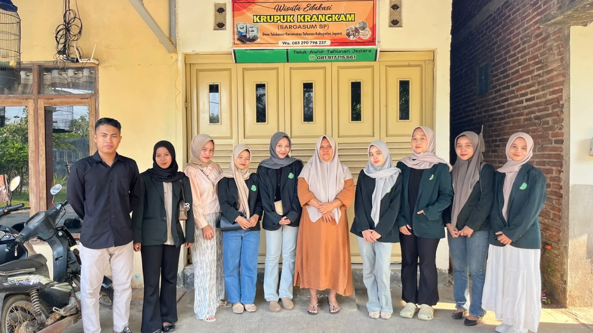 SAMBUT PESERTA KKN DI TELUK AWUR 