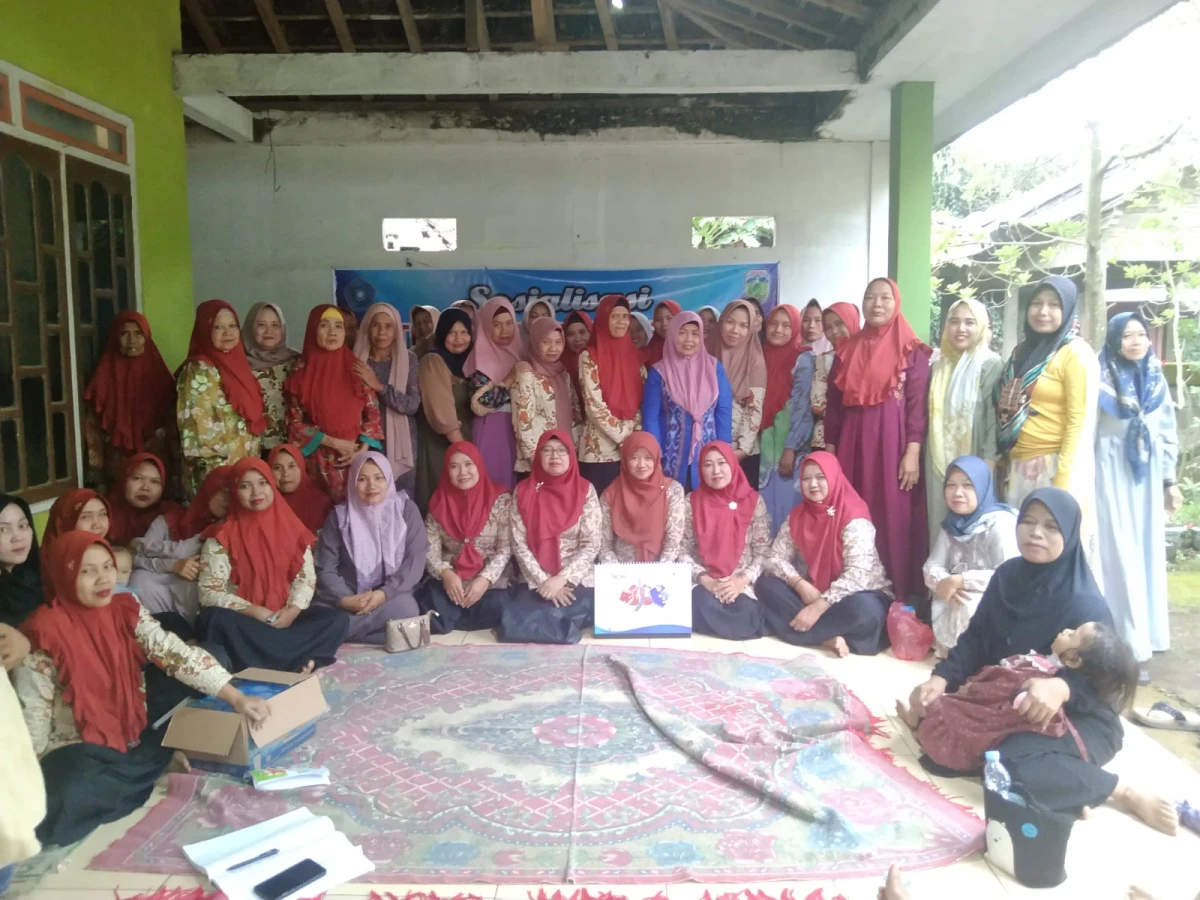 Pembinaan administrasi dawis di rt 19 desa kecapi