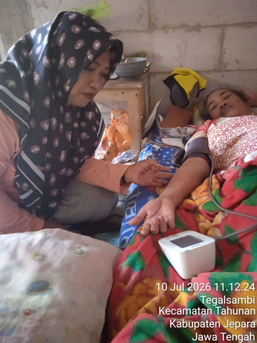 Kader Posyandu Kasih Ibu 3 Laksanakan Kunjungan Rumah Lansia di RT 09 RW 02 Desa Tegalsambi
