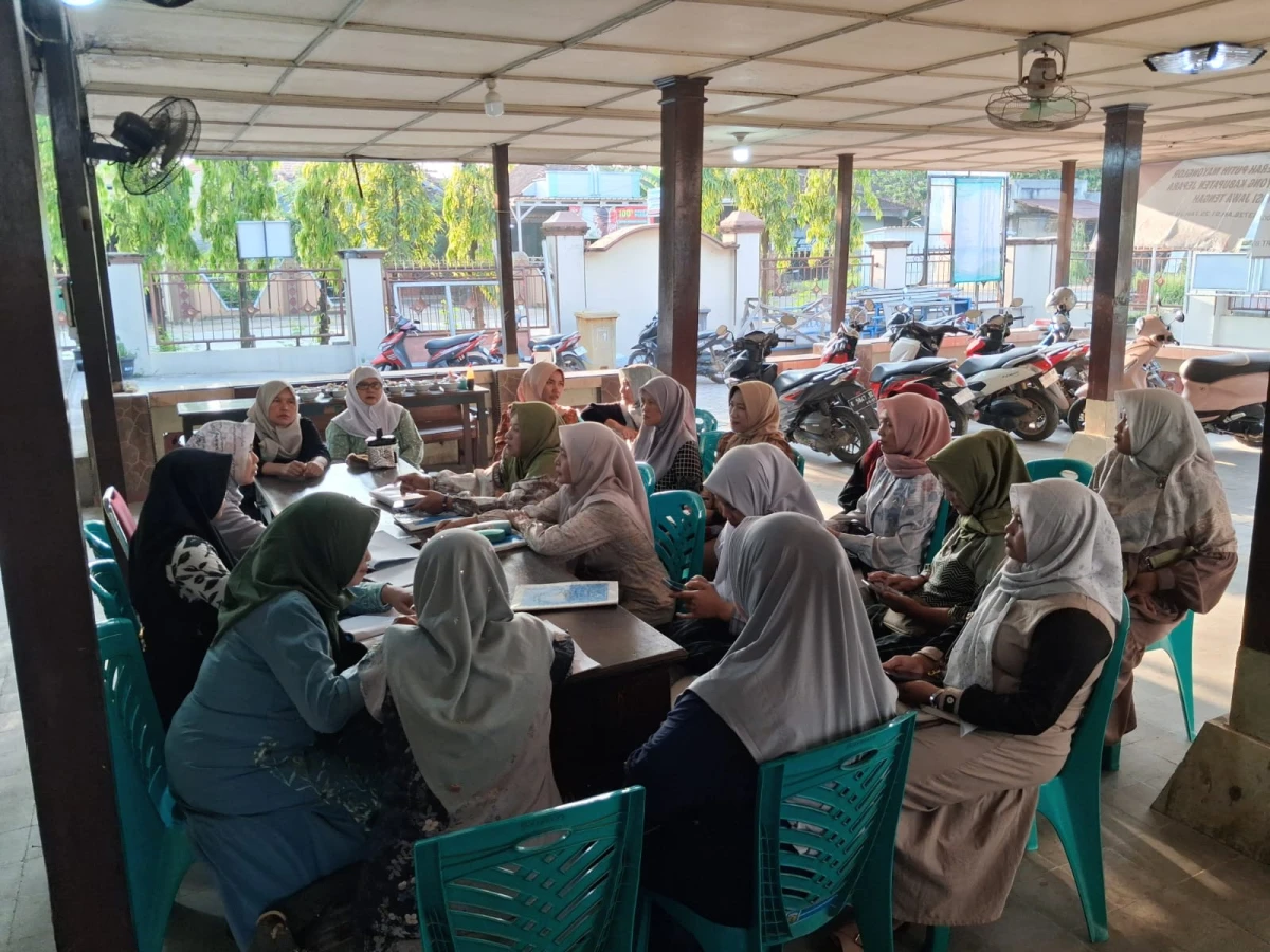 Rapat Pengurus PKK Desa Mayonglor