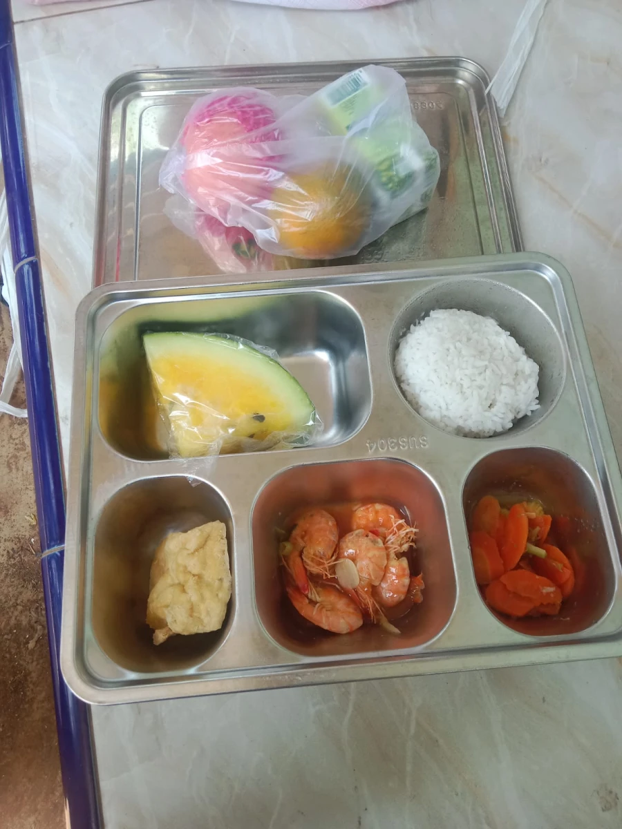 Pemberian Makanan Bergizi (MBG) bagi Ibu Hamil di Posyandu Harapan 11 Karanggondang