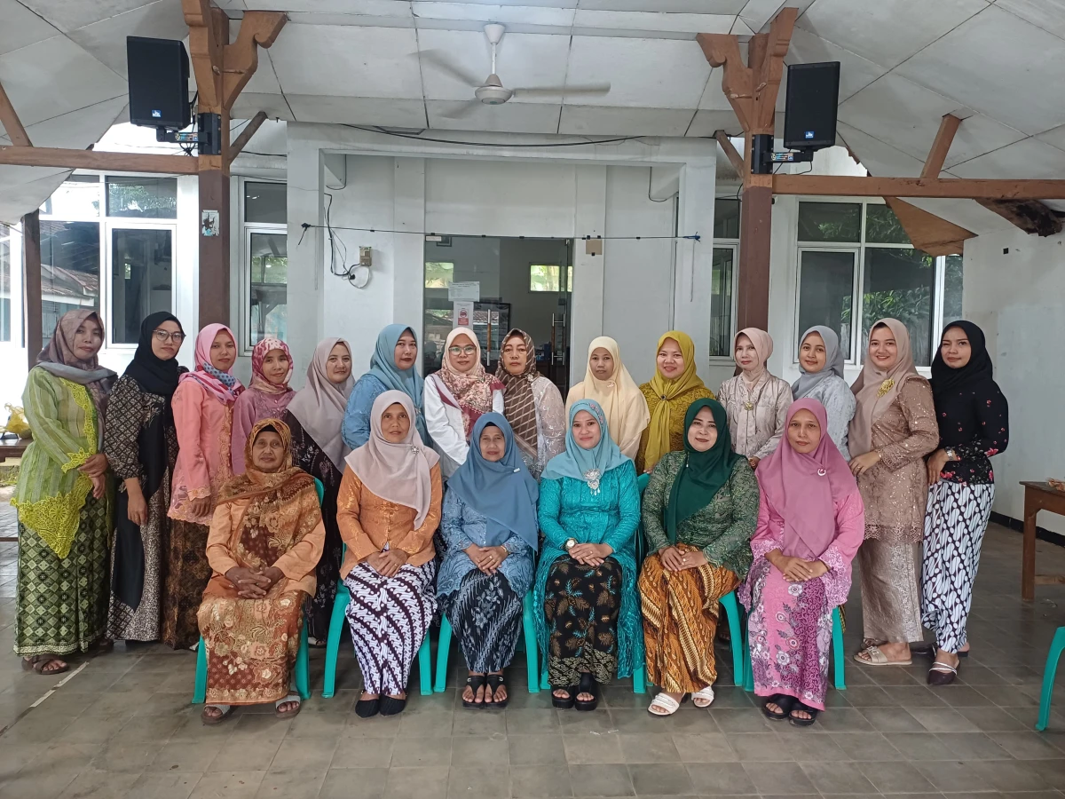 Memperingati hari Kartini di TP.PKK Desa Jebol