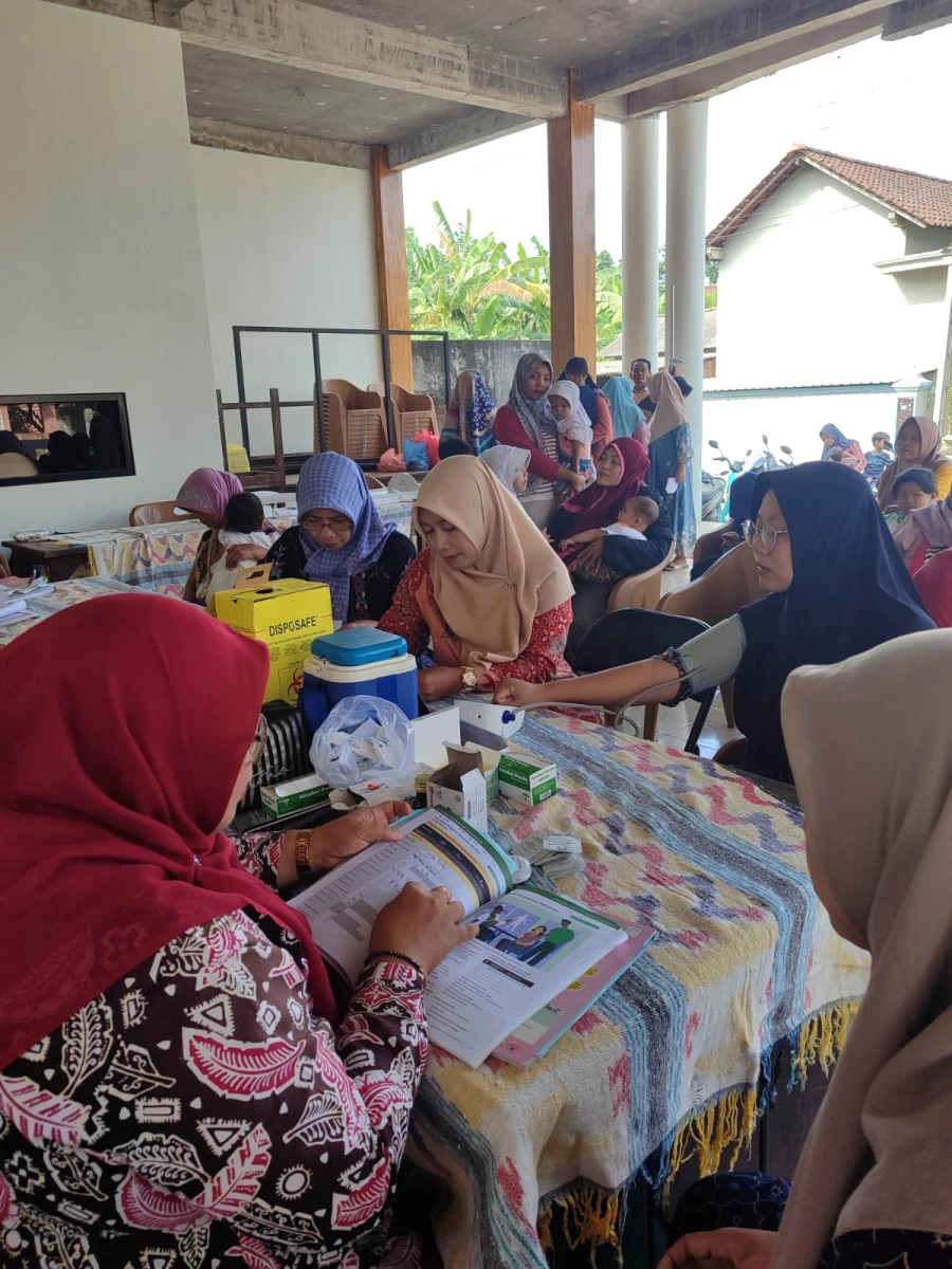 Mengikuti Kegiatan Posyandu