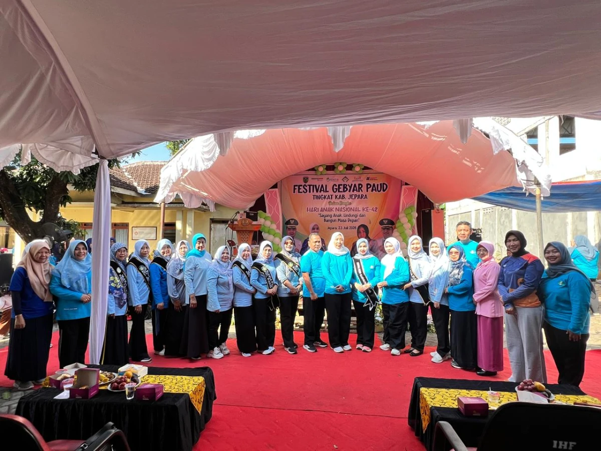Dukung Generasi Ceria, Bunda PAUD Mayong Semangati Kontingen Gebyar PAUD