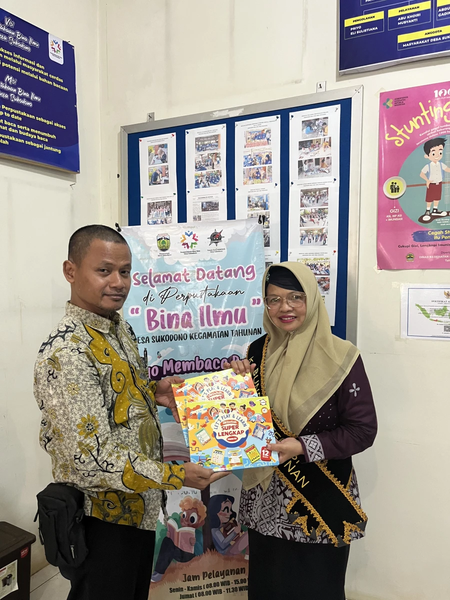 Pemberian bantuan buku baca kepada perpustakaan Bina Ilmu Sukodono
