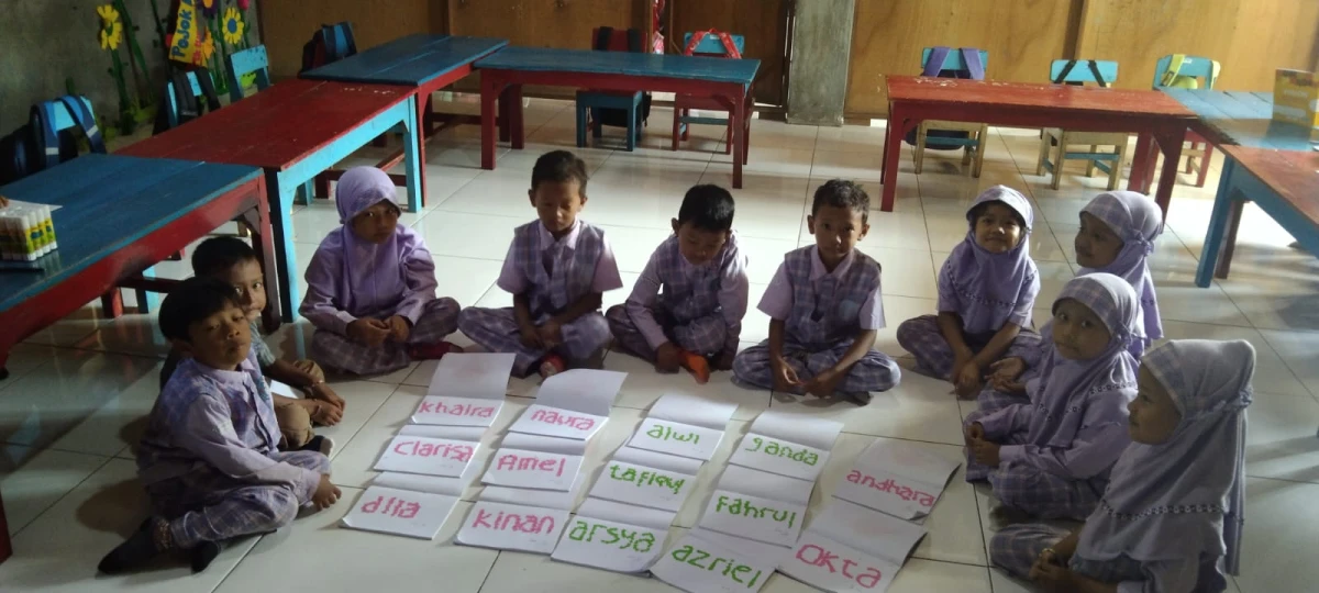 Mewujudkan Anak Gemar Membaca melalui Program Literasi TP PKK Desa