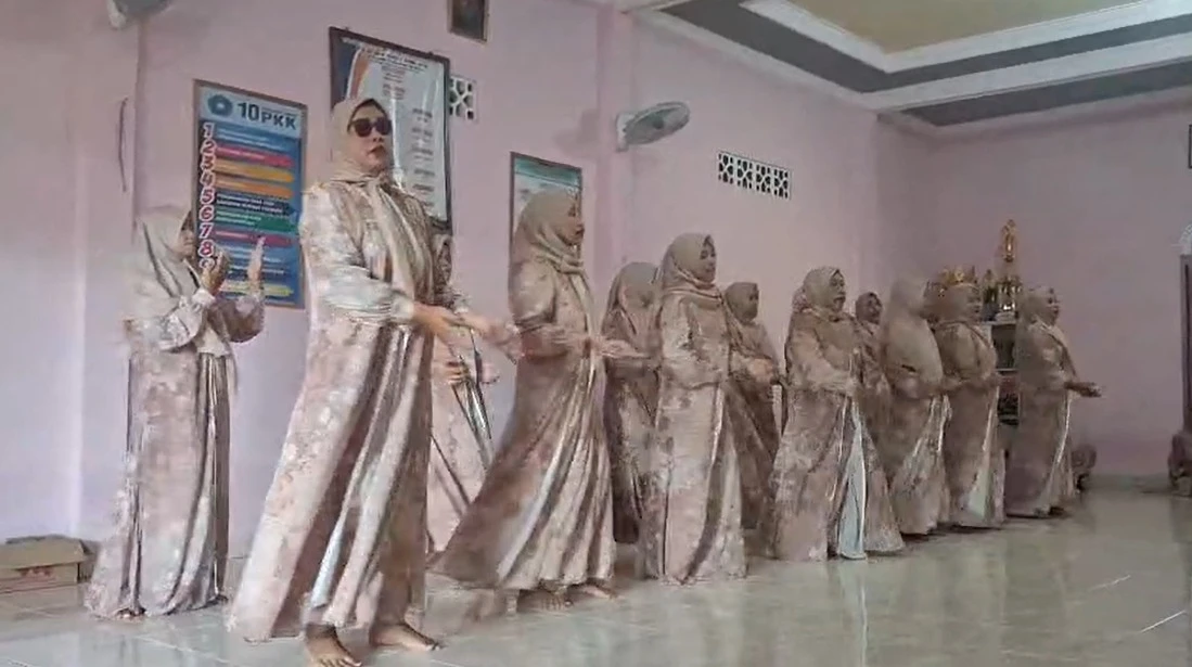 Semangat Kebersamaan, PKK RT 06 RW 02 Tegalsambi Siapkan Malam Tirakatan 17-an