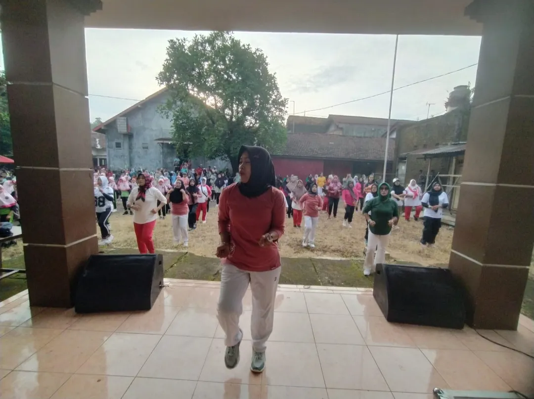 Mengikuti kegiatan PRA KABUMI di Desa Stobyong