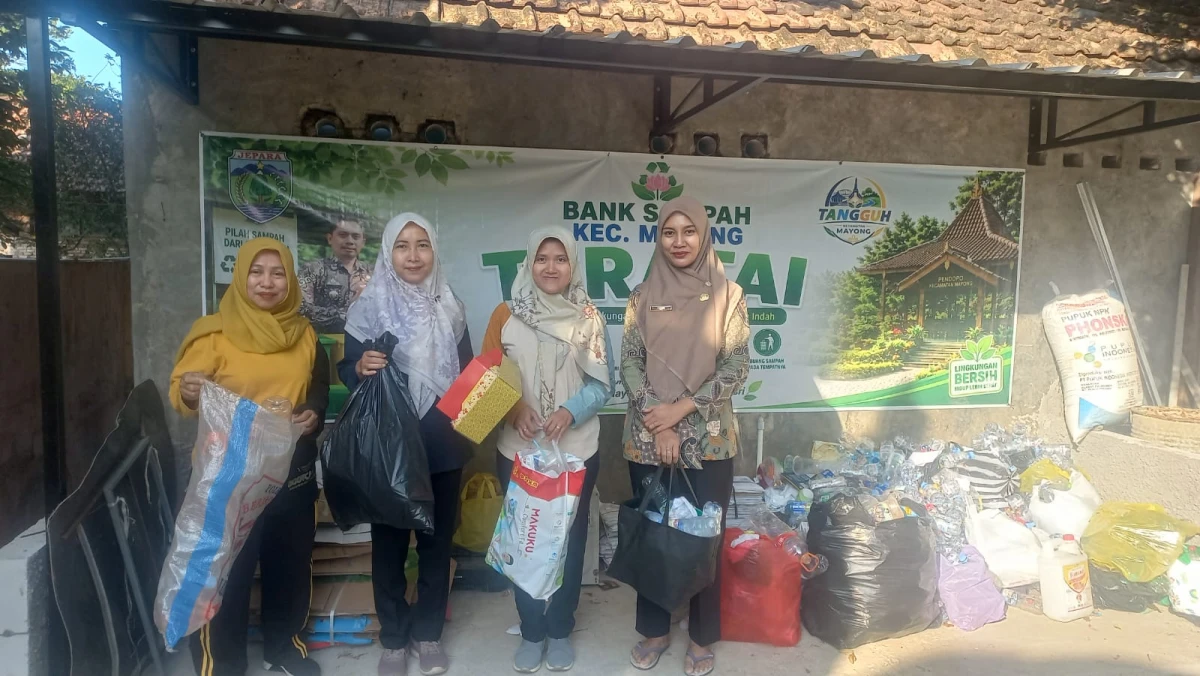 TP PKK Mayong Konsisten Menabung sampah Setiap Jumat, dari Sampah Jadi Berkah
