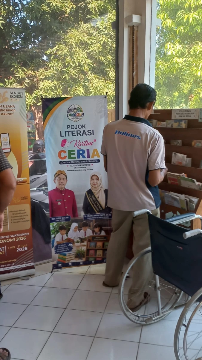 Menunggu Jadi Lebih Bermakna, Warga Manfaatkan Pojok Literasi Kartini Ceria Kecamatan Mayong