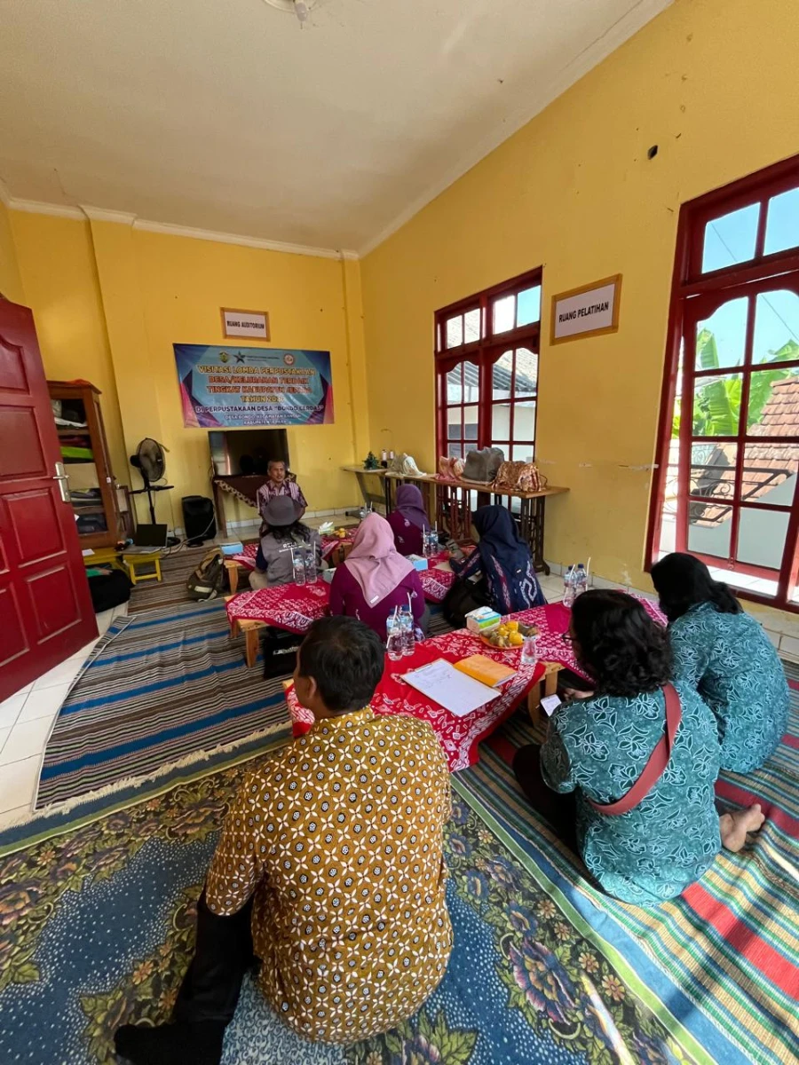 Menghadiri visitasi lomba perpustakaan desa bondo