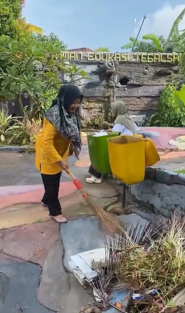 Jumat Bersih bersama PKK Desa Tegalsambi
