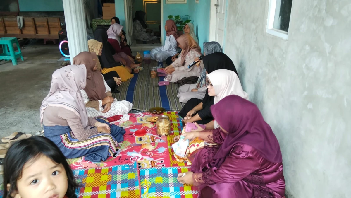 Kegiatan rutin kelompok PKK RT 1 RW 1 desa Sengonbugel untuk menjaga silaturrahmi antar anggota