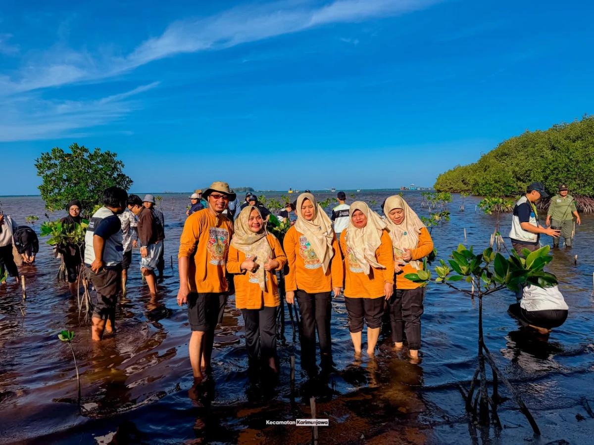 Gerakan Kolaborasi Konservasi & Kebersihan Pesisir Karimunjawa
