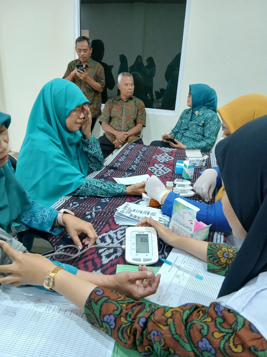Sosialisasi kesehatan reproduksi dr PKBi
