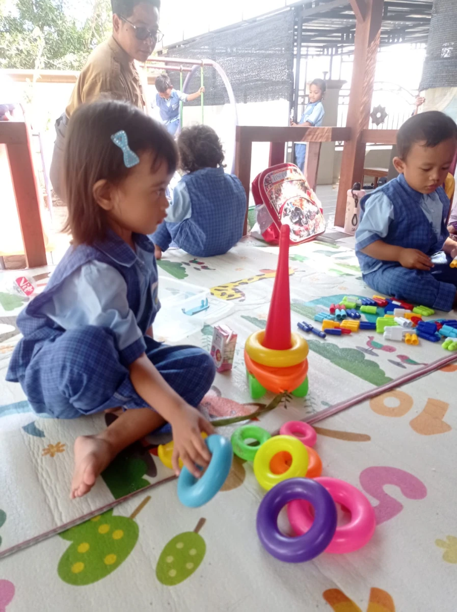 KEGIATAN PEMBELAJARAN DI POS PAUD CAHAYA HATI EDUKASI YANG MENYENANGKAN